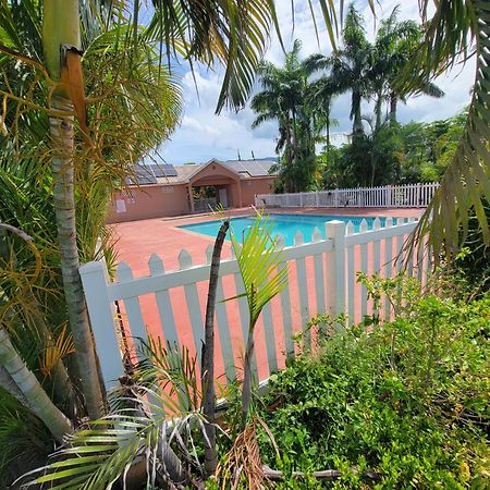 Comfortable Strategic Lodging Quarters Spanish Town 外观 照片