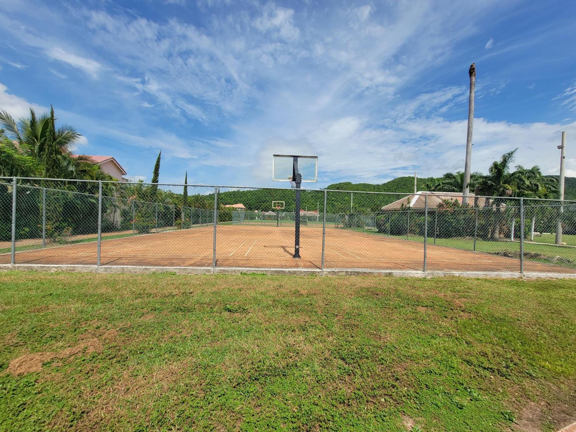 Comfortable Strategic Lodging Quarters Spanish Town 外观 照片