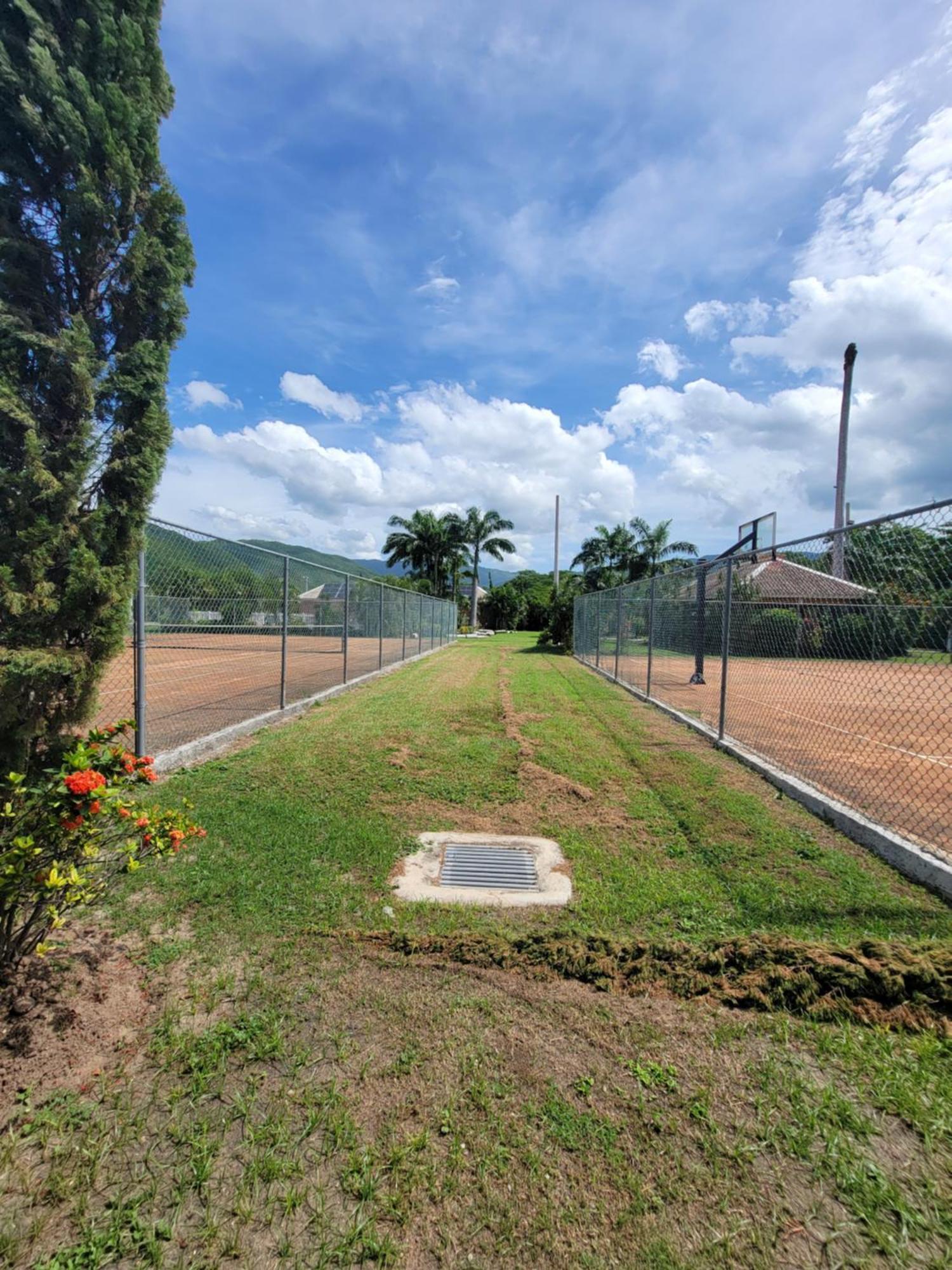 Comfortable Strategic Lodging Quarters Spanish Town 外观 照片