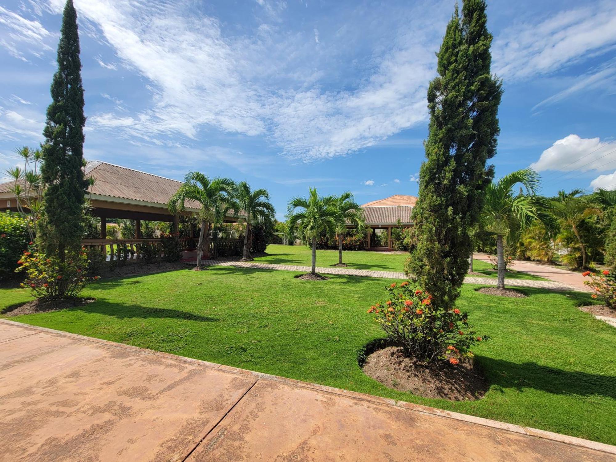 Comfortable Strategic Lodging Quarters Spanish Town 外观 照片