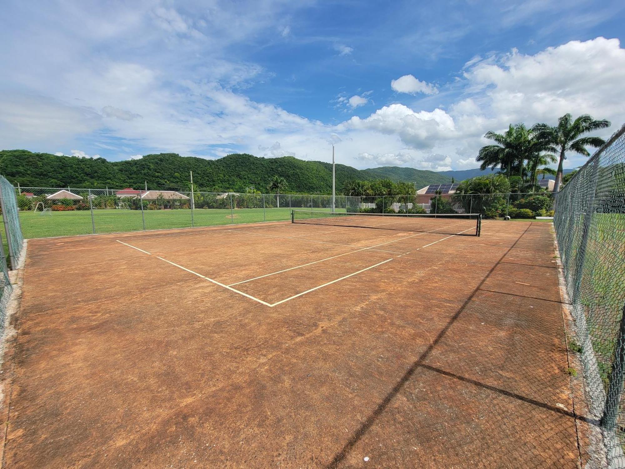 Comfortable Strategic Lodging Quarters Spanish Town 外观 照片