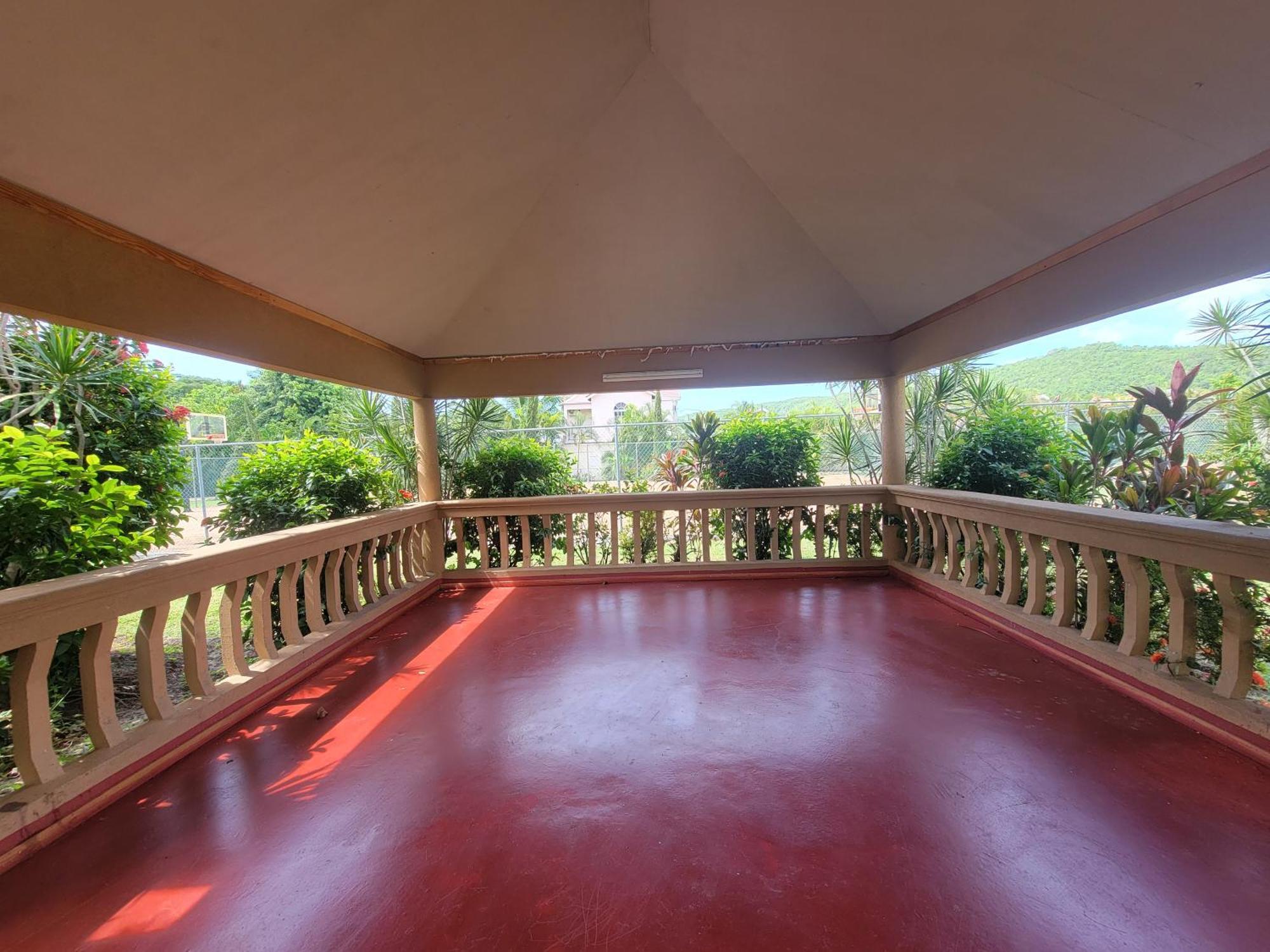 Comfortable Strategic Lodging Quarters Spanish Town 外观 照片