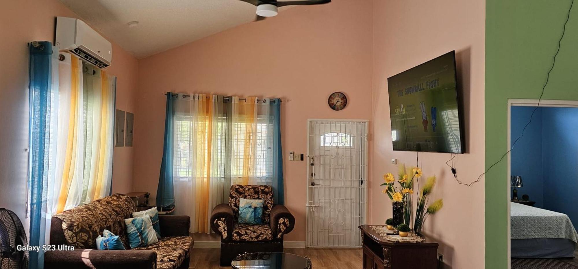 Comfortable Strategic Lodging Quarters Spanish Town 外观 照片
